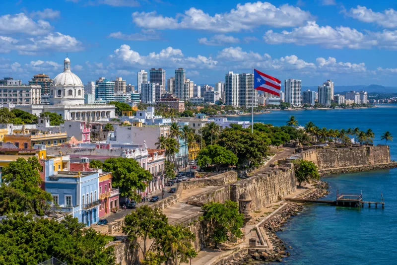 Vista urbana de San Juan como contexto empresarial de Puerto Rico